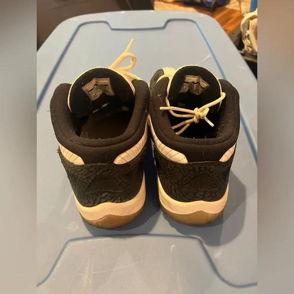Air Jordan 11 Retro Low IE White/Black 2011 - Picture 3 of 6